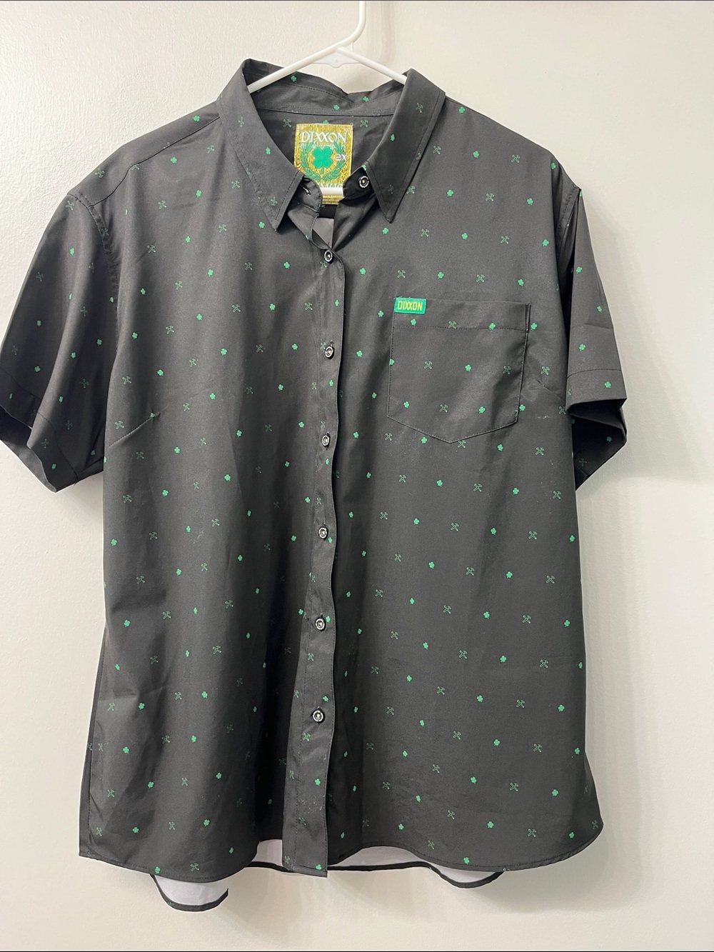 DIXXON Black Short-Sleeve Button-Up Shirt with Green Microprint